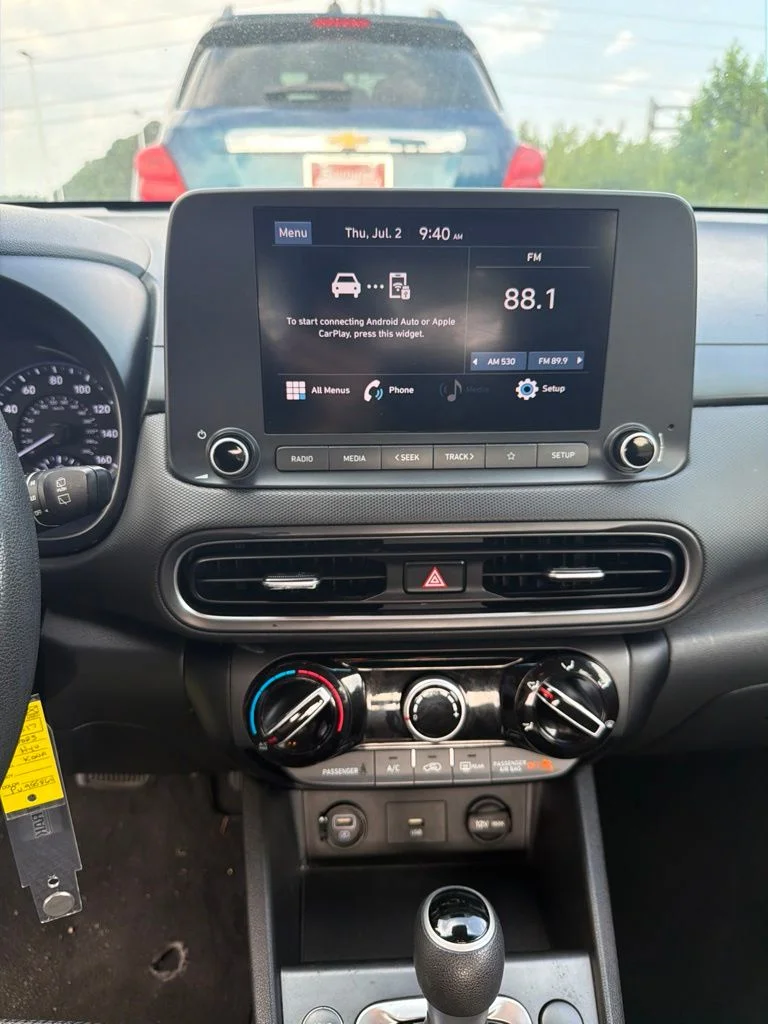 Used 2023 Green Hyundai SE image 17