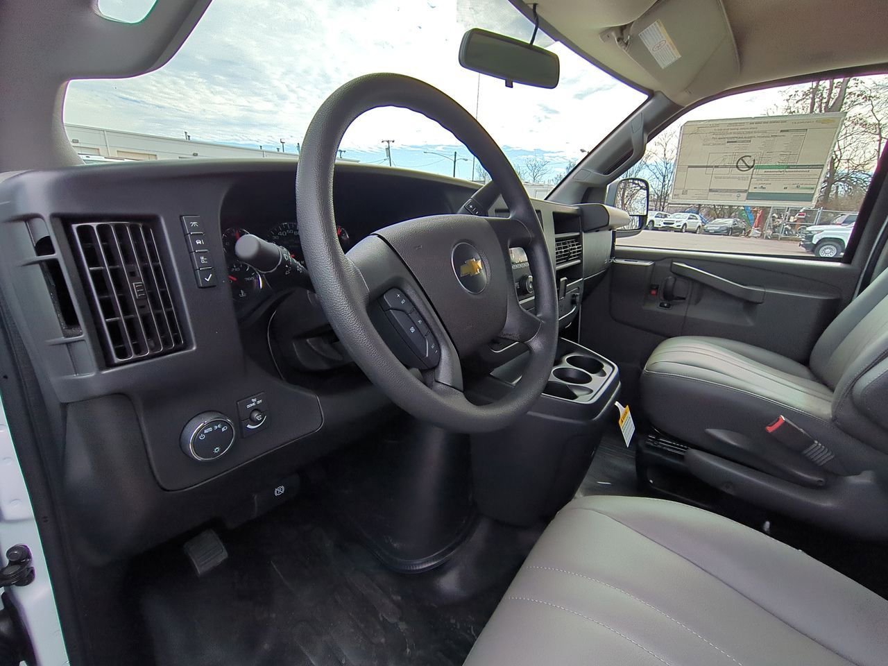 2025 Chevrolet Express Cargo Work Van - Photo 10