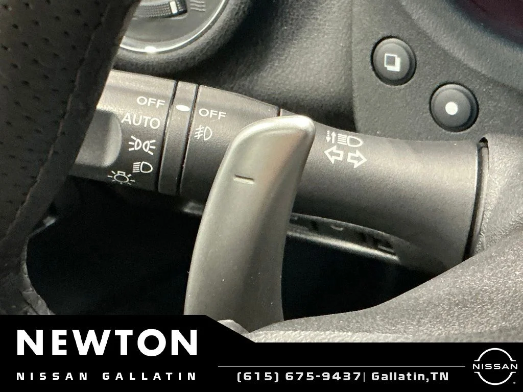 Used 2014 Super Black Nissan 3.5 SV image 34