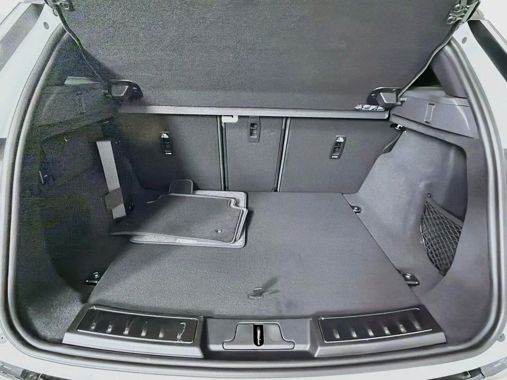 New 2026 Fuji White Land Rover S image 28