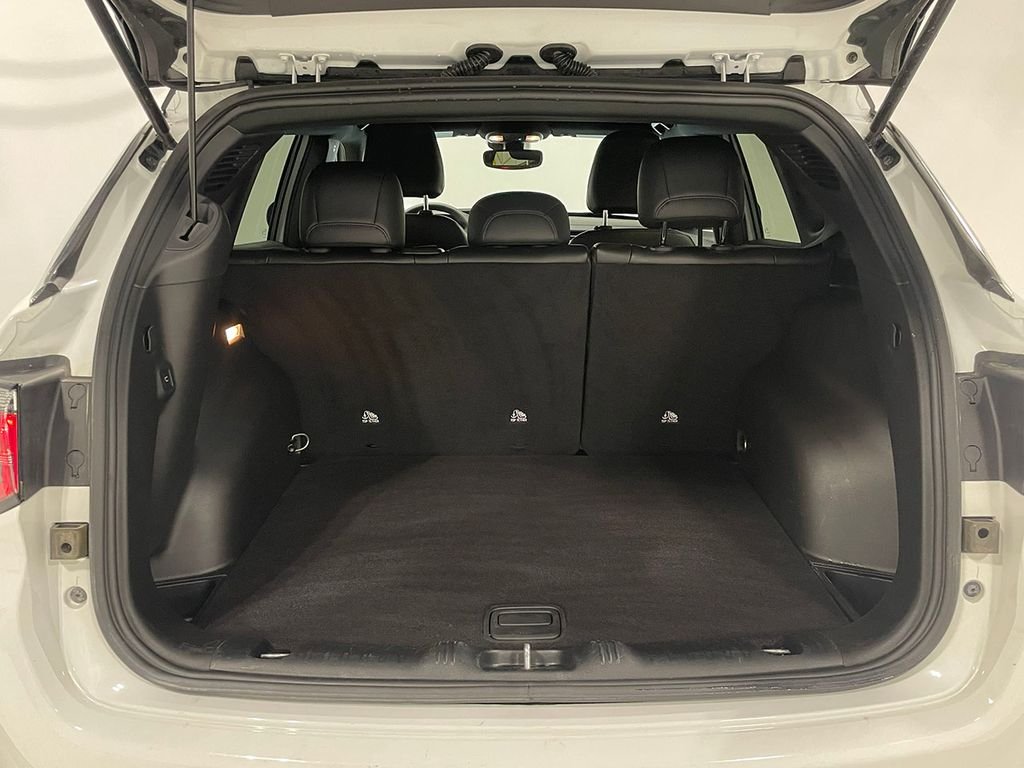 Used 2026 White/off-white Jeep Limited image 5