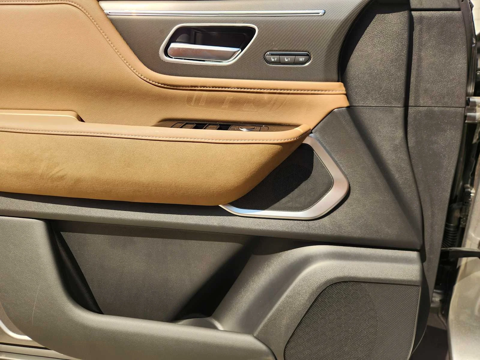 New 2027 DYNAMIC METAL INFINITI Luxe 2WD image 15