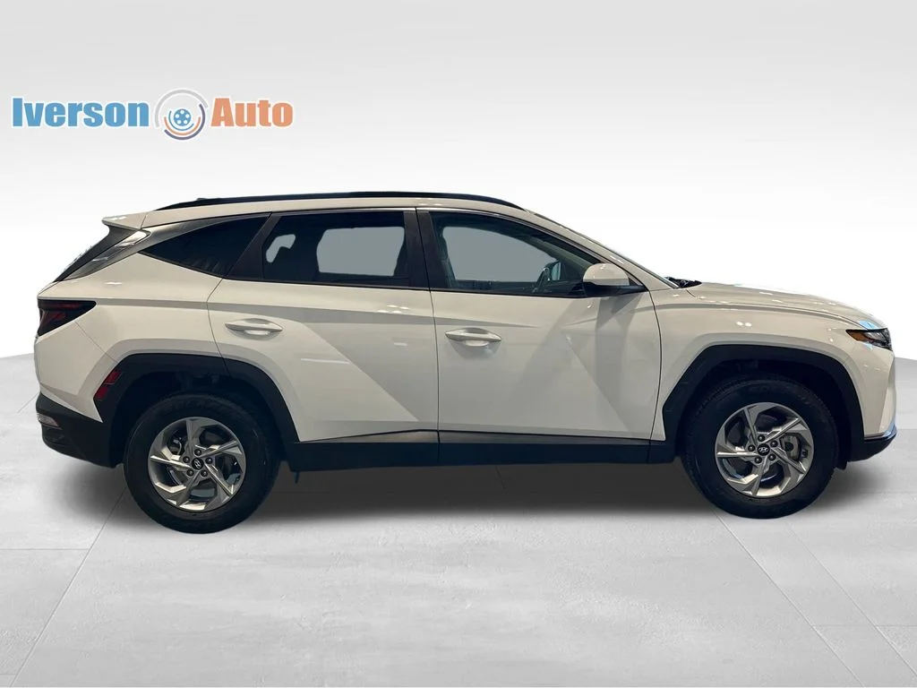 Used 2024 White Hyundai SEL image 13