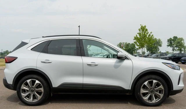 Used 2025 Gray Ford Platinum image 5