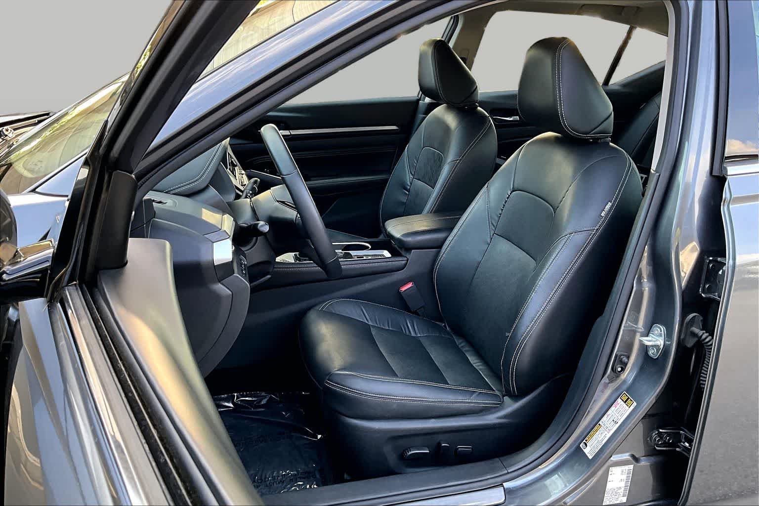 Used 2023 Gun Metallic Nissan 2.5 SL image 8