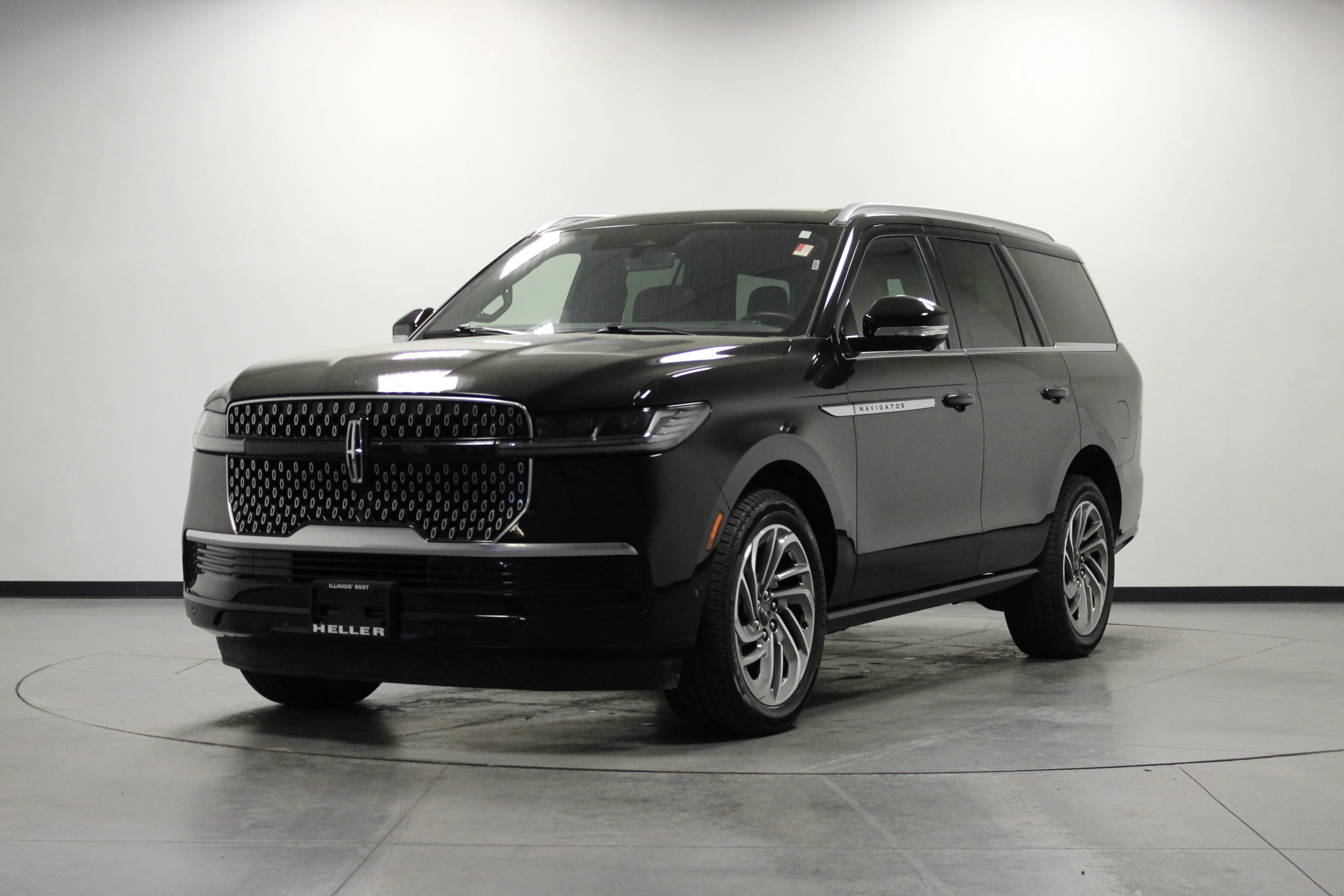Used 2025 Infinite Black Metallic Clearcoat Lincoln Reserve image 8