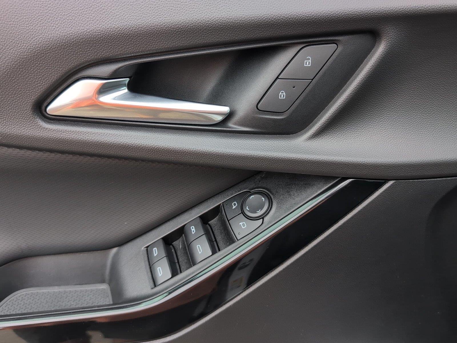 Used 2025 Summit White Chevrolet LT image 16