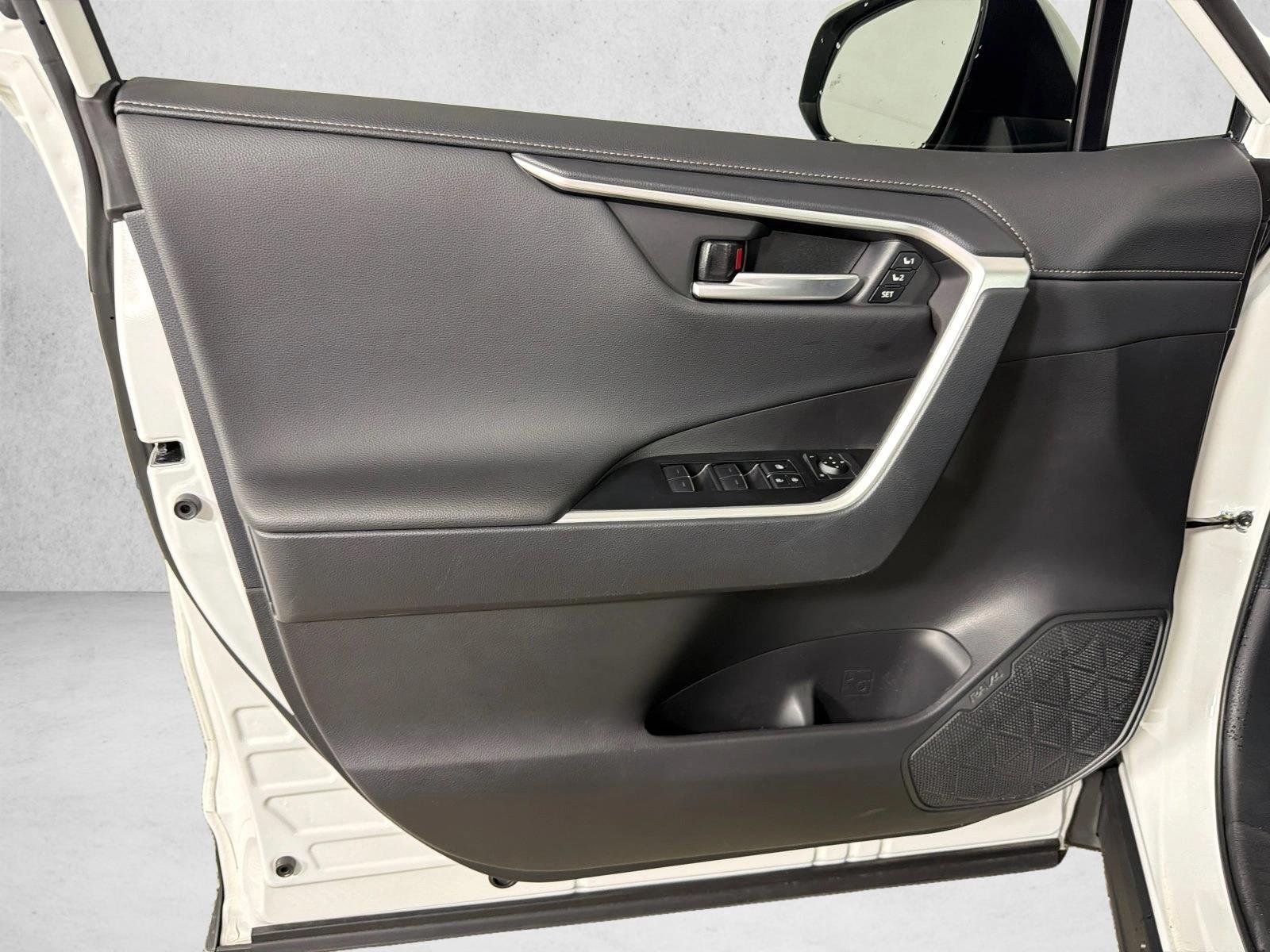 Certified Used 2025 Wind Chill Pearl Toyota Limited image 11