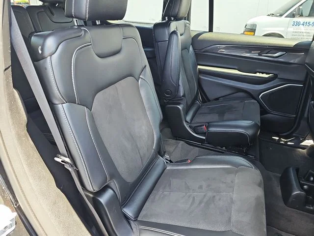 Used 2022 Black Jeep Altitude image 29