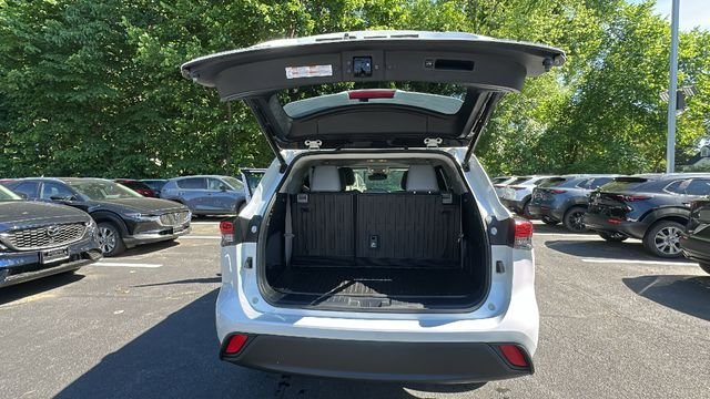 Used 2023 Beige Toyota XLE image 39