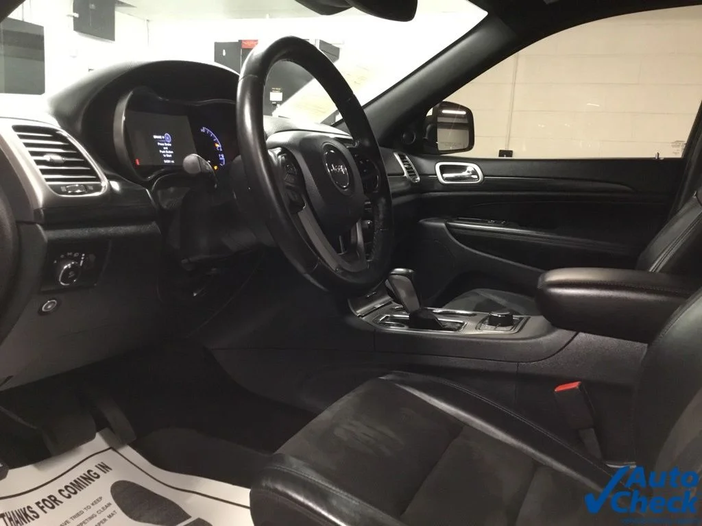 Used 2020 White Jeep Altitude image 24