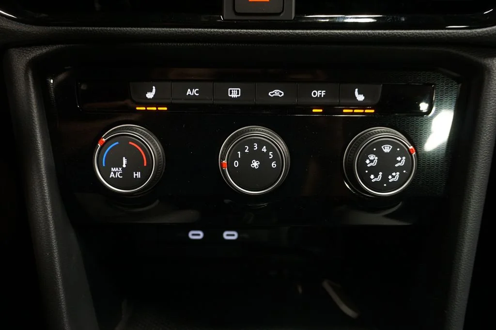 New 2026 Platinum Gray Volkswagen 1.5T S image 15