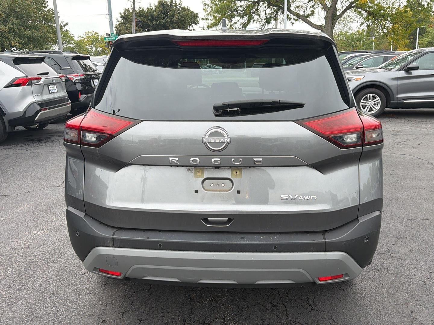Used 2023 Gun Metallic Nissan SV image 5