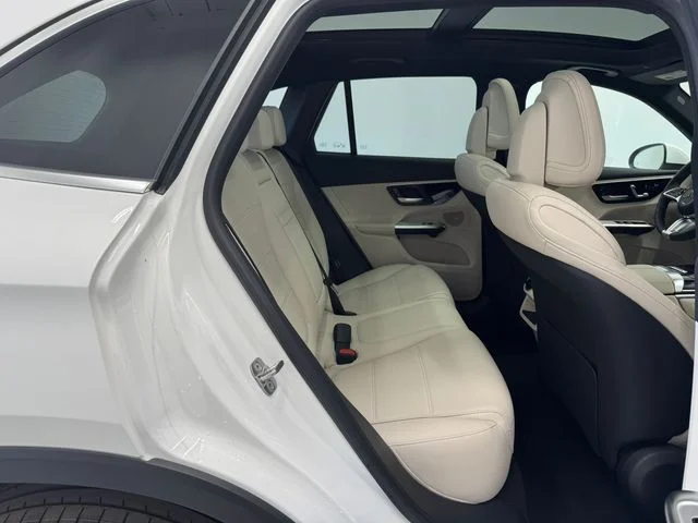 New 2026 Polar White Mercedes-Benz GLC 300 image 19