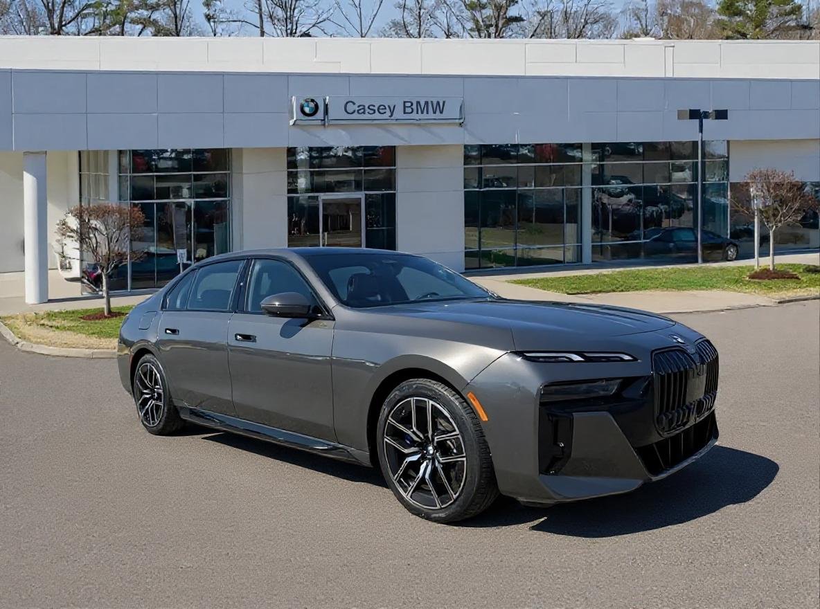2026 BMW 7 Series 750e xDrive Sedan's photo