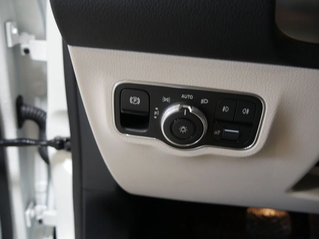 Certified Used 2026 Polar White Mercedes-Benz GLB 250 image 46