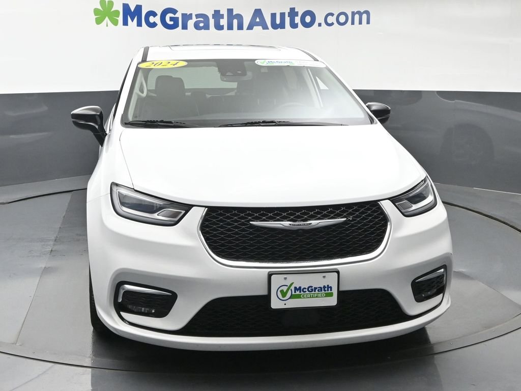 Used 2024 White Chrysler Limited image 5