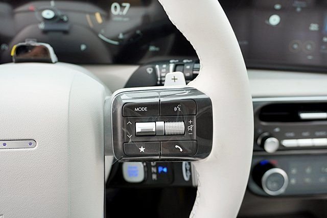 New 2026 Gray Hyundai SEL Premium image 40