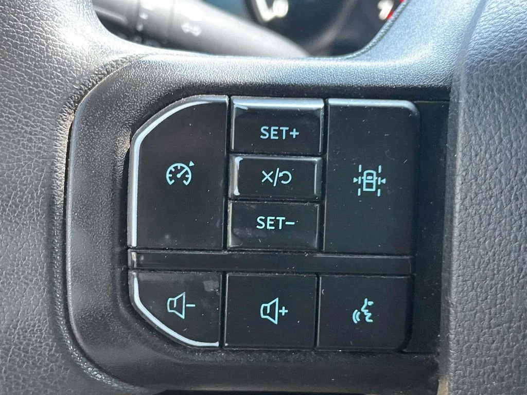 Certified Used 2022 Oxford White Ford XLT image 25