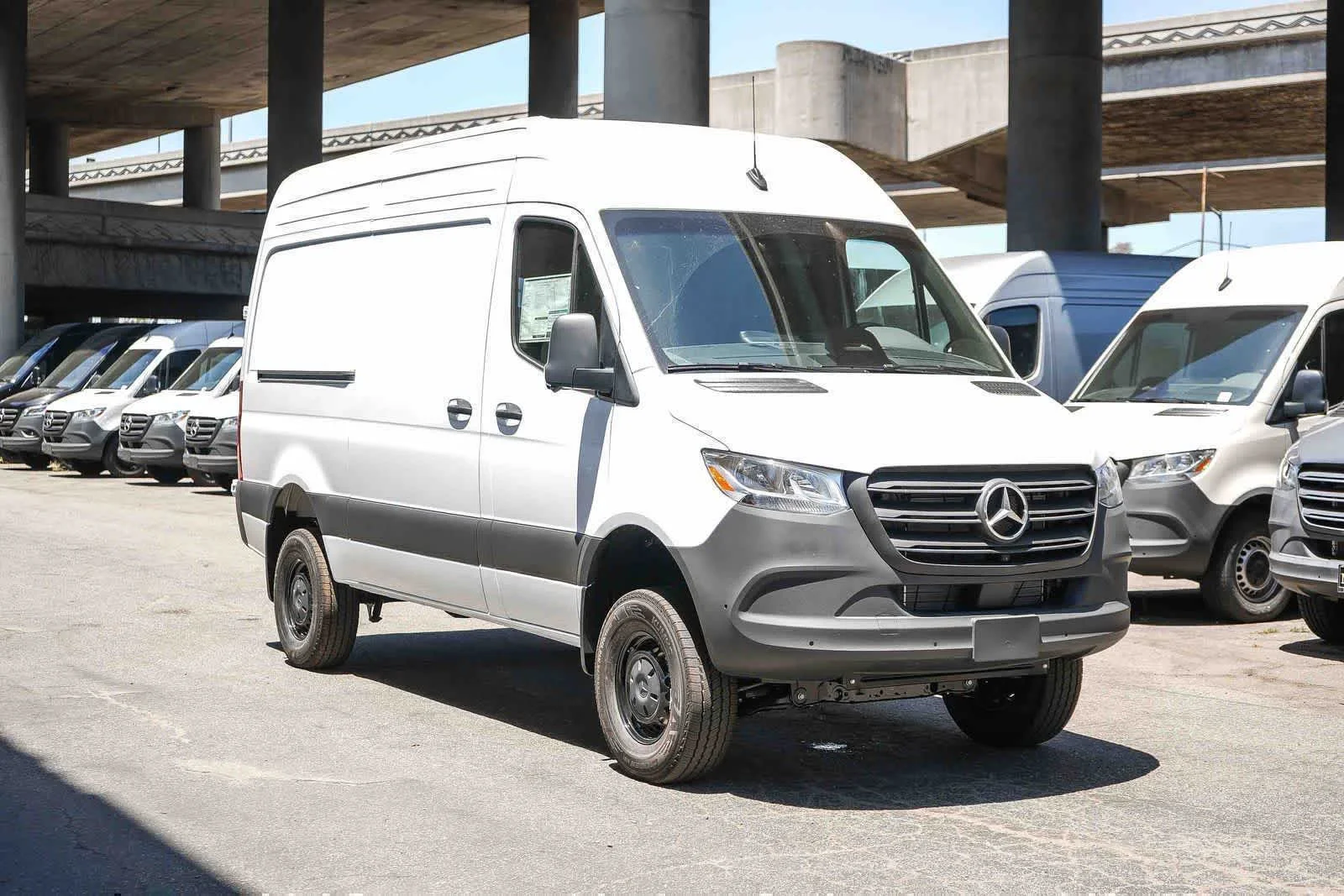 New 2026 Arctic White Mercedes-Benz Cargo 144WB High Roof AWD 2.0L I4 Diesel Turbo HO image 3