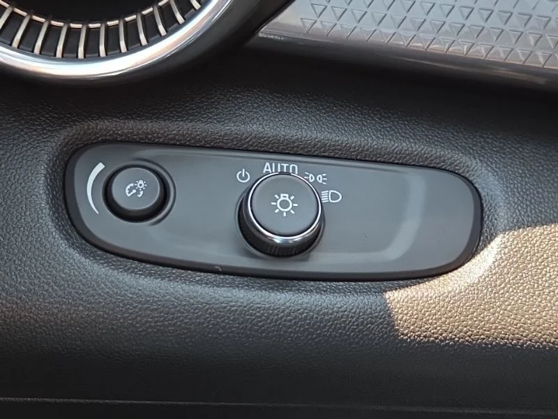 Used 2025 Blue Chevrolet ACTIV image 25