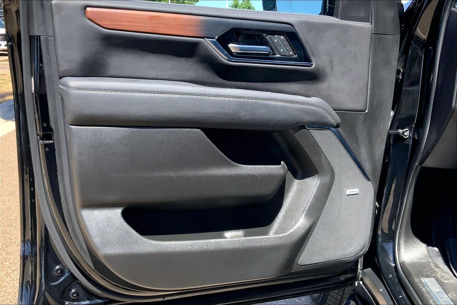 Used 2025 Onyx Black GMC Denali image 22