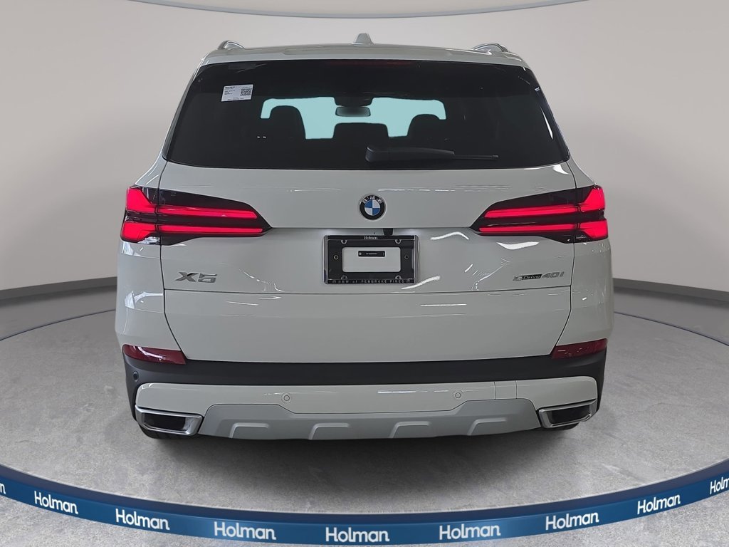 Used 2026 Alpine White BMW sDrive40i image 4