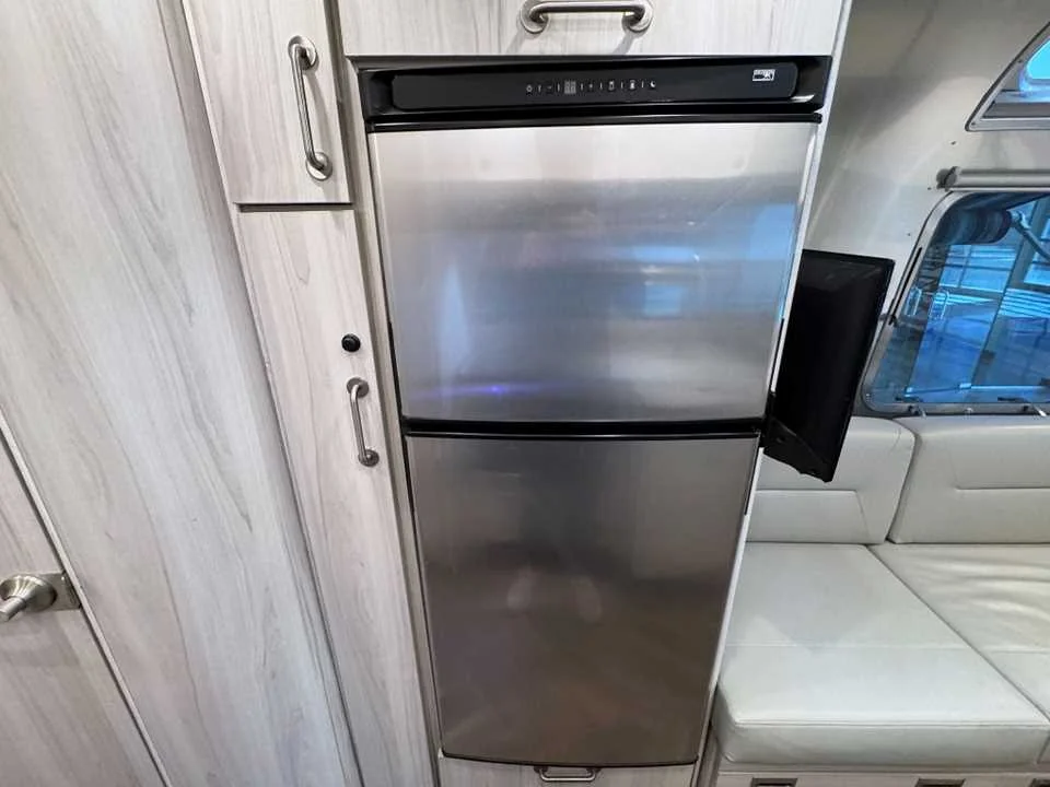 Used 2022 SILVER AIRSTREAM  image 16