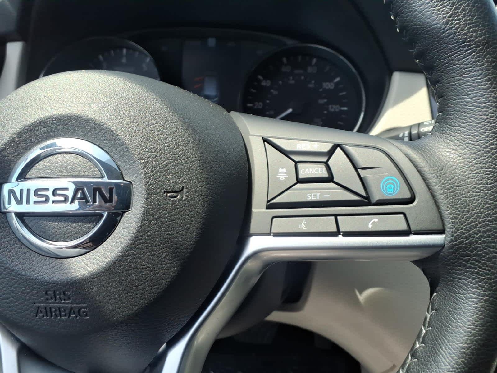 Certified Used 2022 Pearl White Tricoat Nissan SL image 23