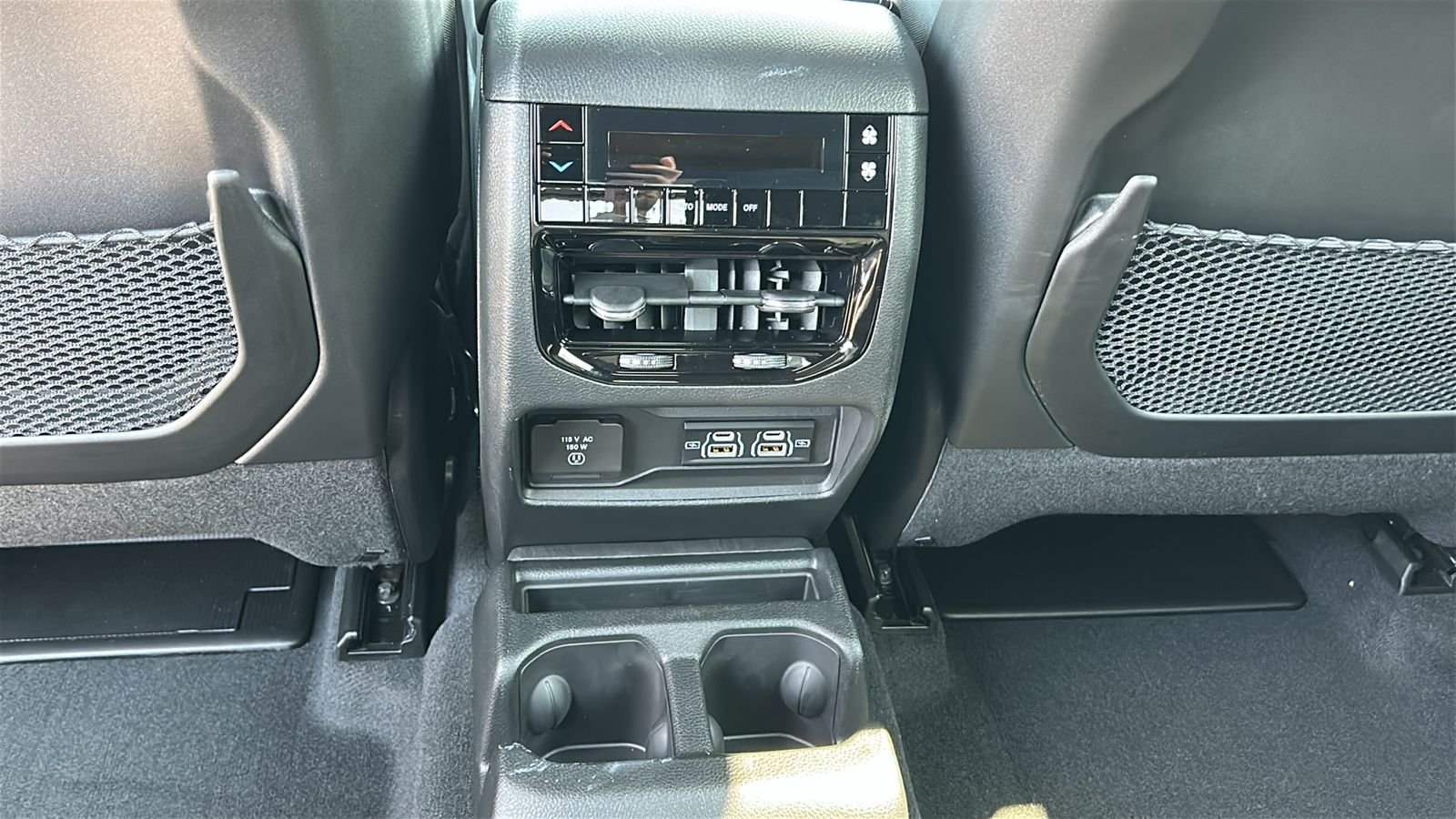 New 2026 Bright White Clear-Coat Exterior Paint Jeep Laredo X image 16
