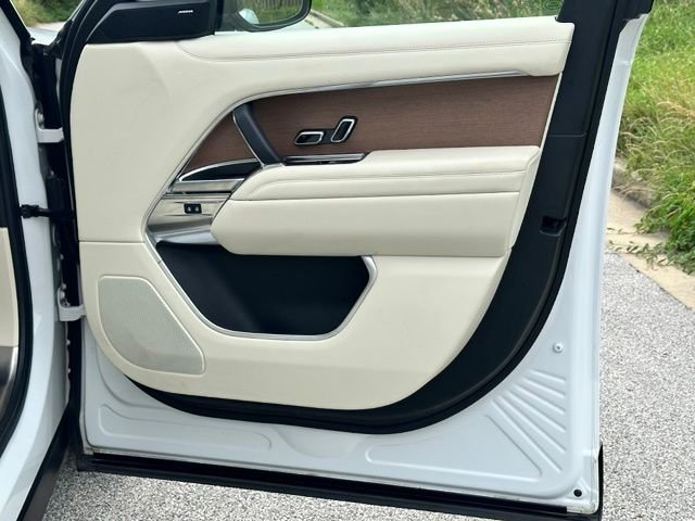 Used 2023 Fuji White Land Rover SE image 20