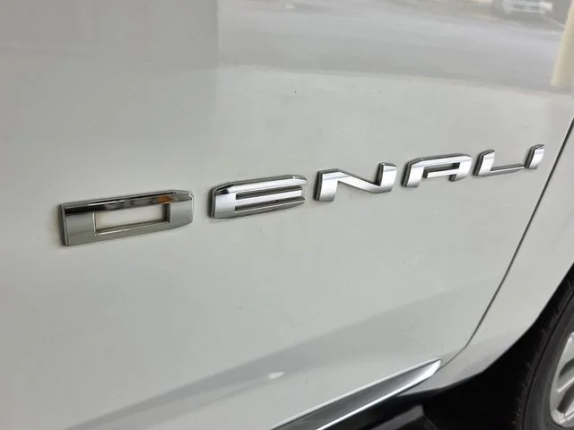 Used 2021 White GMC Denali image 18