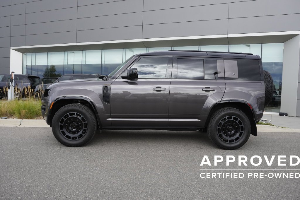 Certified Used 2026 Charente Grey Premium Metallic Land Rover OCTA image 8