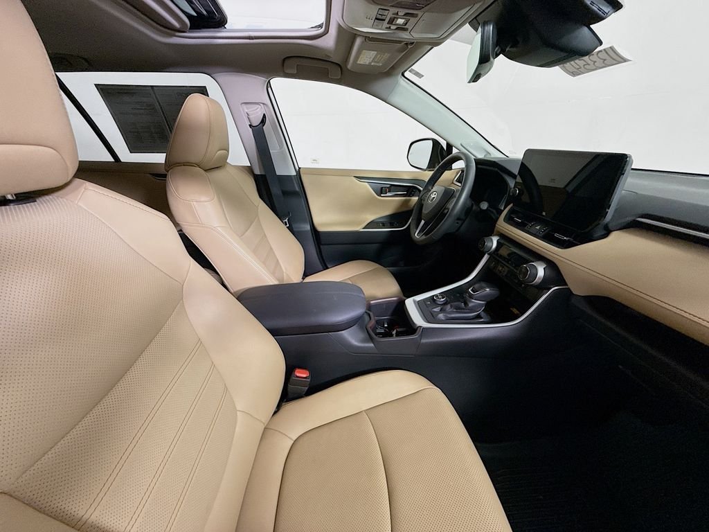 Used 2024 Wind Chill Pearl Toyota Hybrid Limited image 31