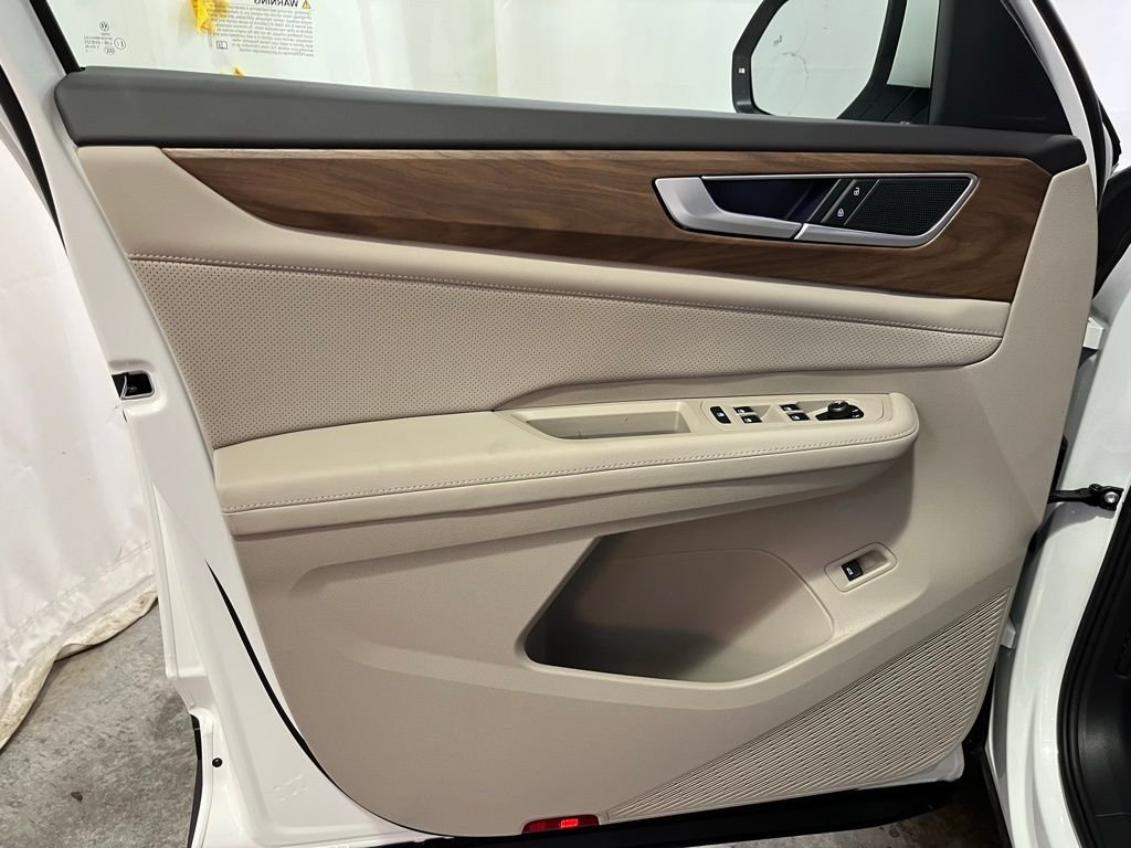 New 2026 White/off-white Volkswagen 2.0T SE w/Technology image 9