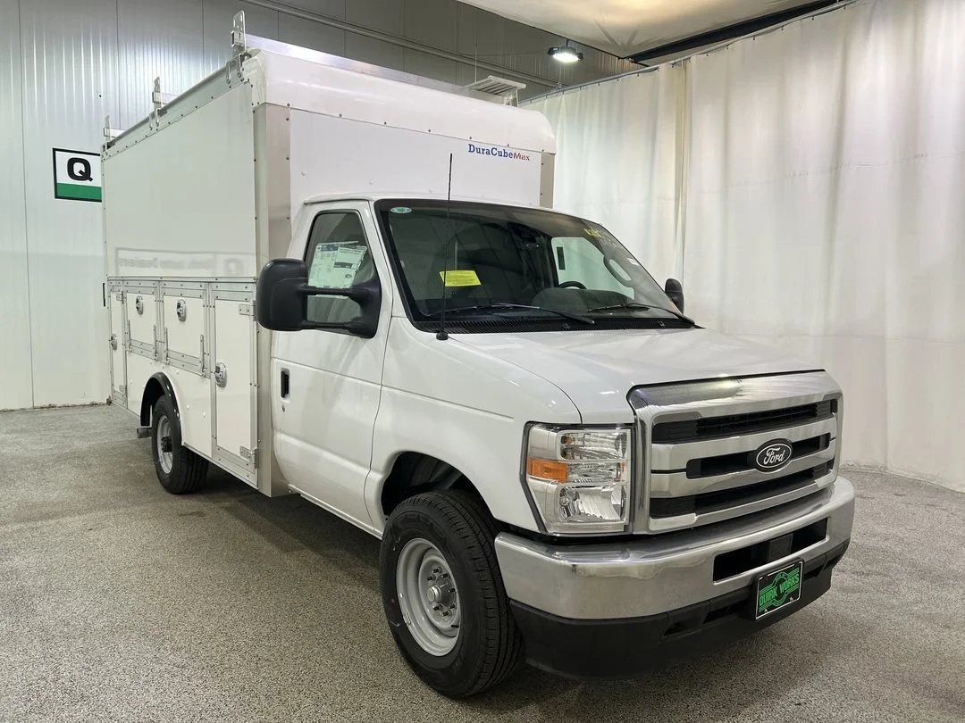 New 2026 Oxford White Ford E-350 SRW image 3