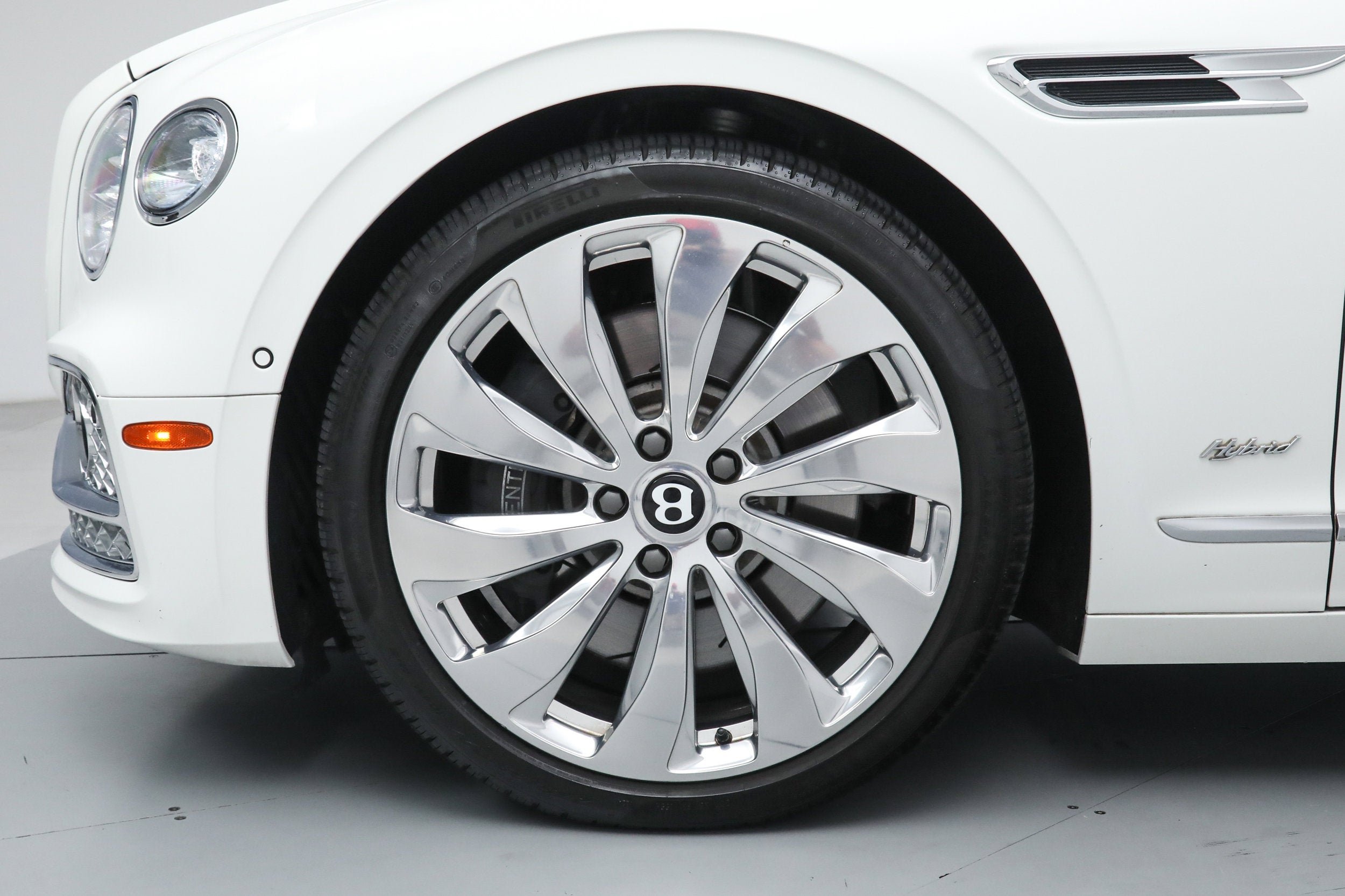 Used 2022 White Bentley  image 42
