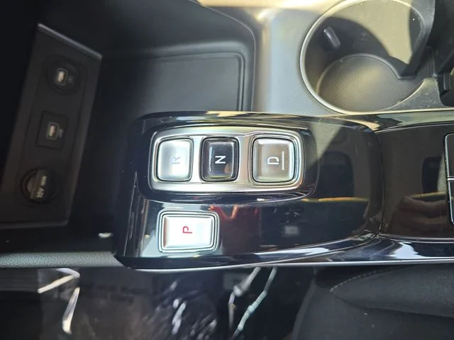 Used 2023 White Hyundai SEL image 20