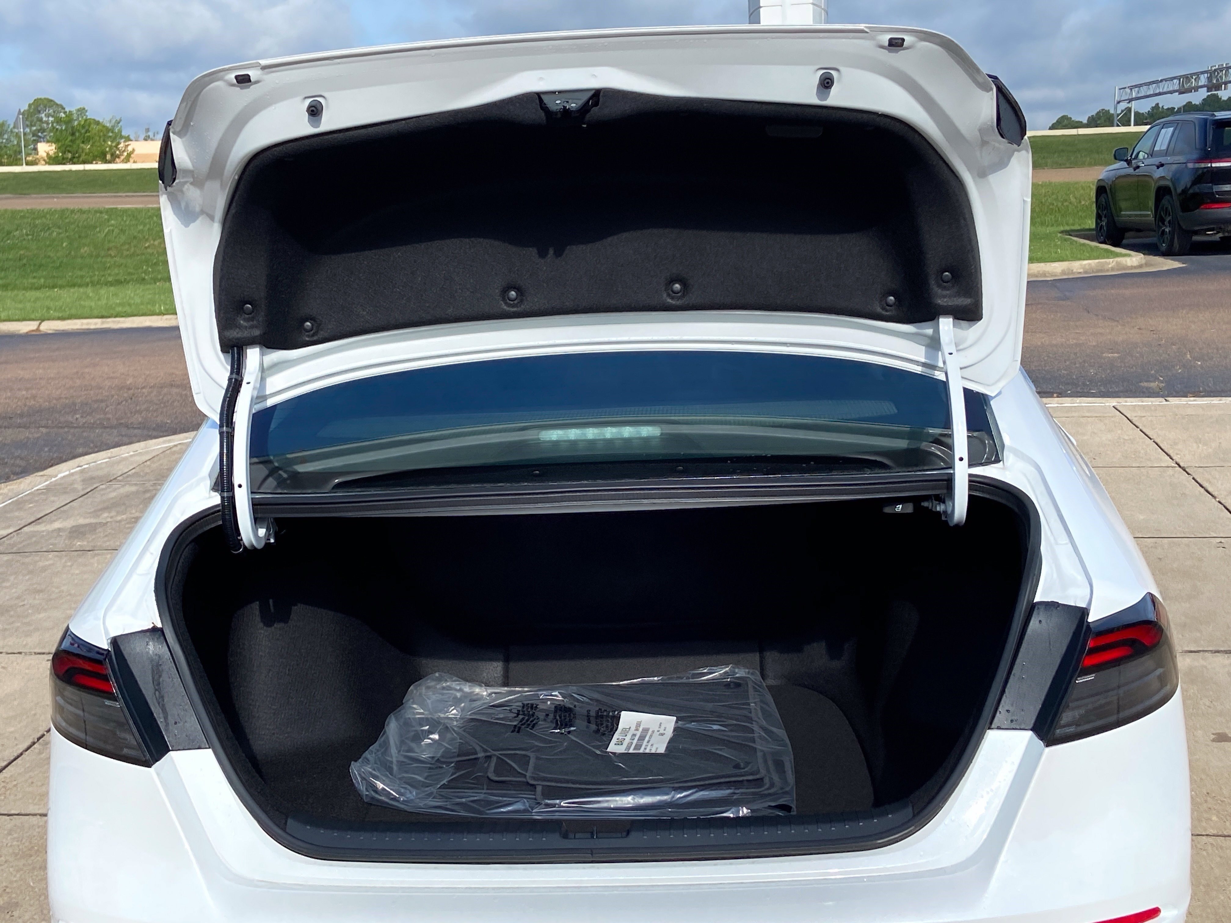 New 2026 Platinum White Pearl Honda LX image 14