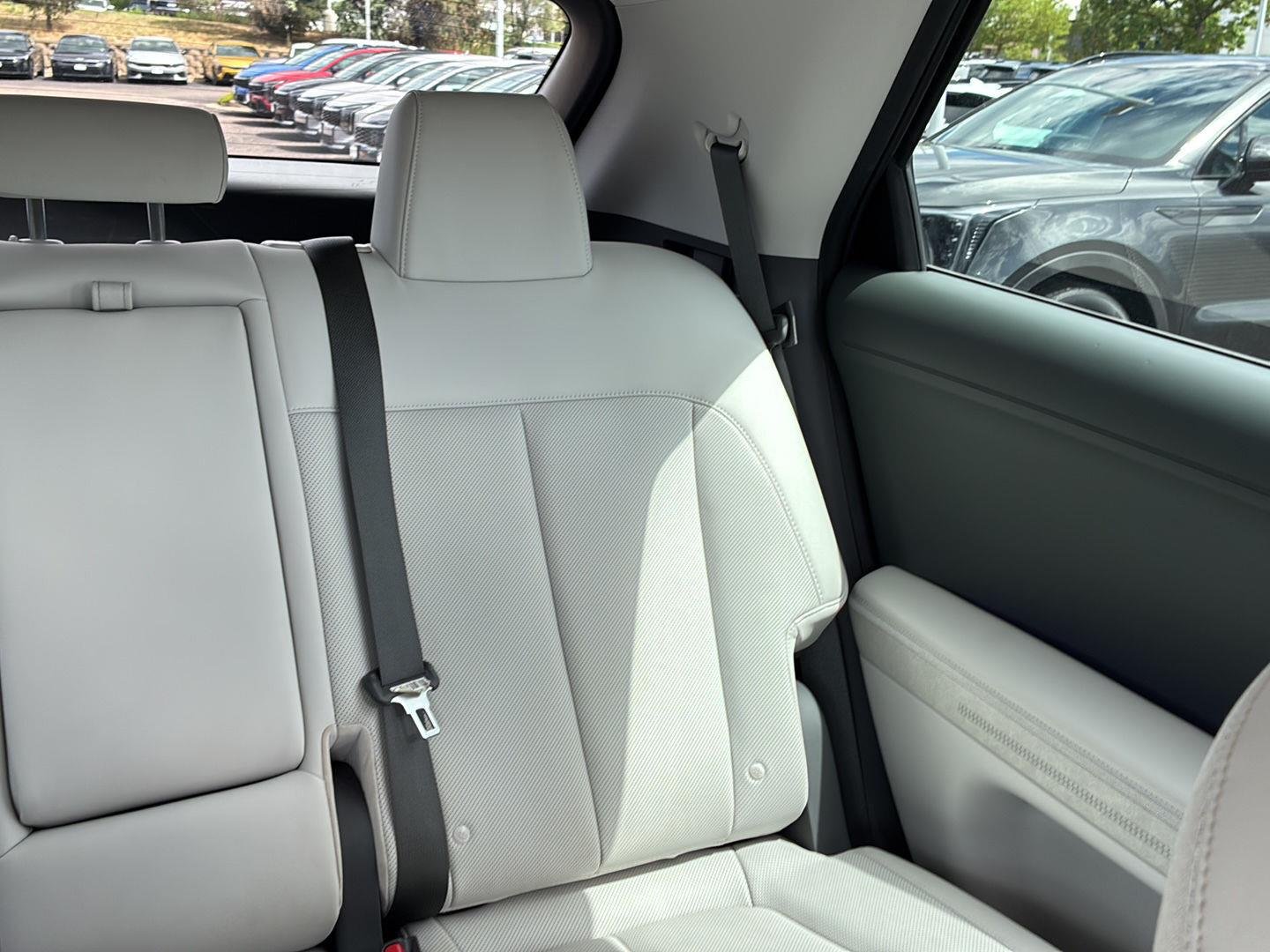Used 2023 Digital Teal Hyundai SEL image 17