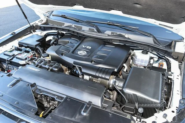 Used 2022 White Nissan SL image 13
