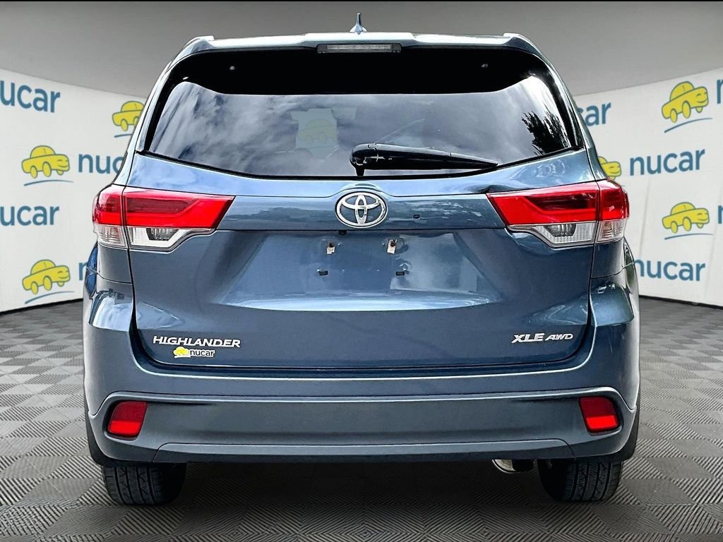 Used 2017 Shoreline Blue Pearl Toyota XLE image 5