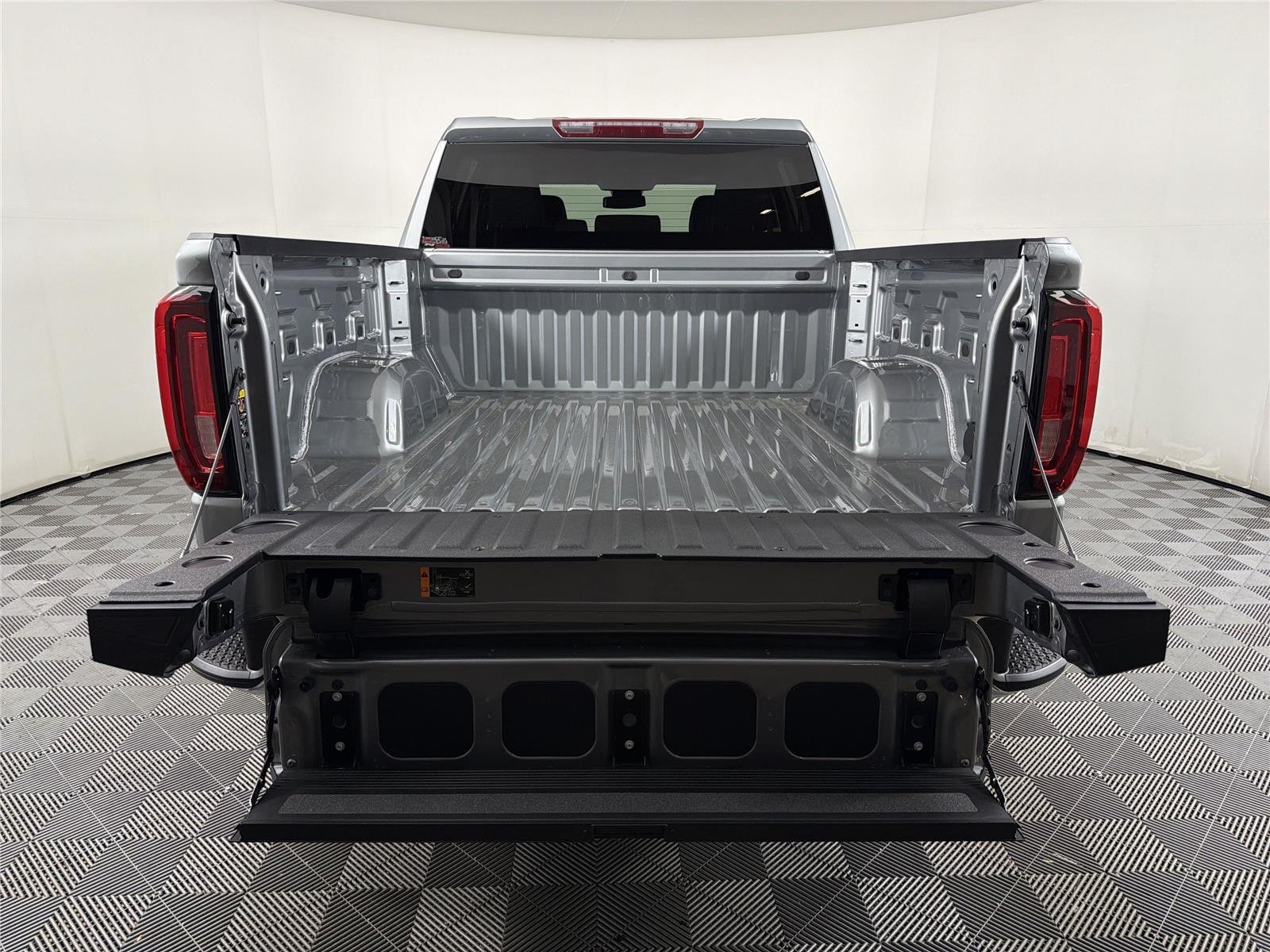 2026 GMC Sierra 1500 SLT - Photo 16