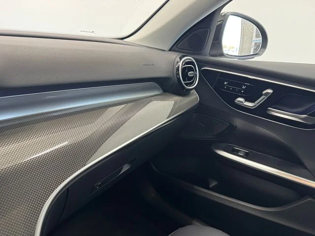 New 2026  Mercedes-Benz C 300 image 37