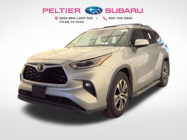 Used 2021 Silver Toyota XLE image 1