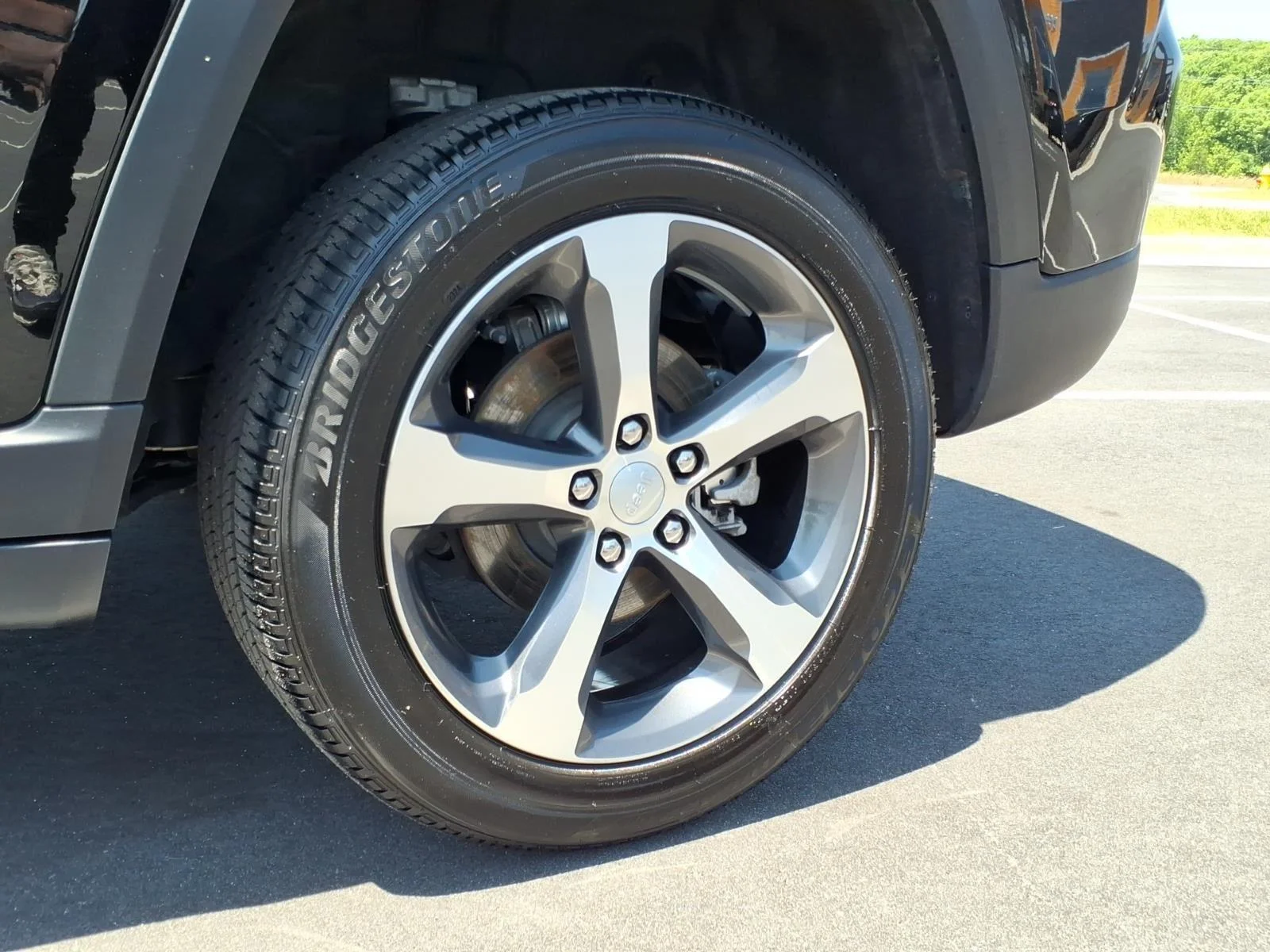 Used 2025 Diamond Black Crystal Pearlcoat Jeep Limited image 14