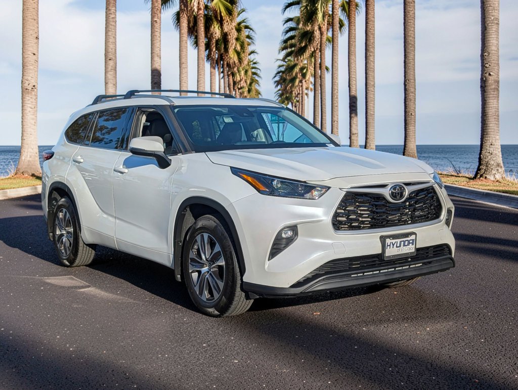 2022 Toyota Highlander XLE - Photo 4