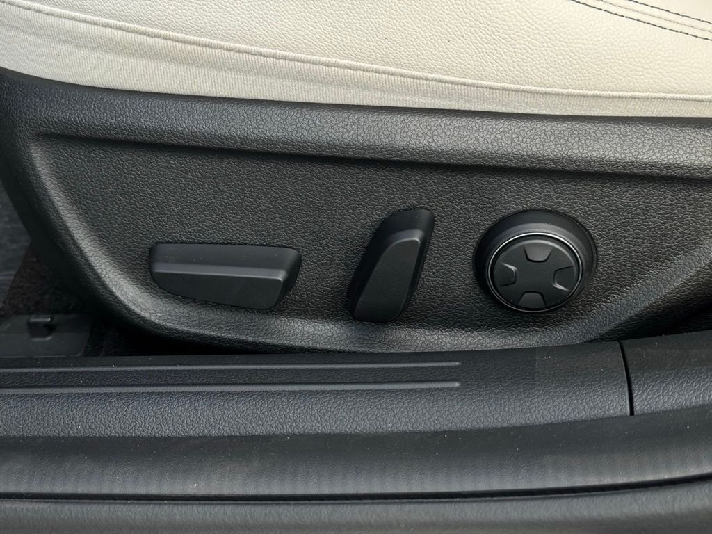2025 GENESIS G70 Standard - Photo 26