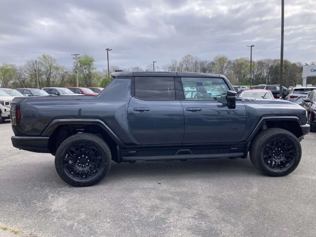 2026 GMC HUMMER EV 2X - Photo 2