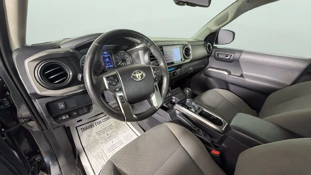 Used 2021  Toyota SR5 image 19